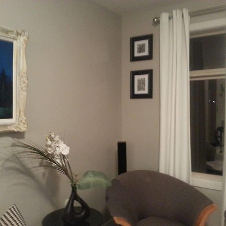 Pinnacle Inn & Suites Aspen YYC Esterno foto