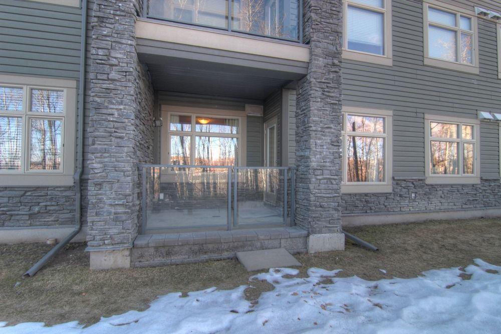 Pinnacle Inn & Suites Aspen YYC Esterno foto