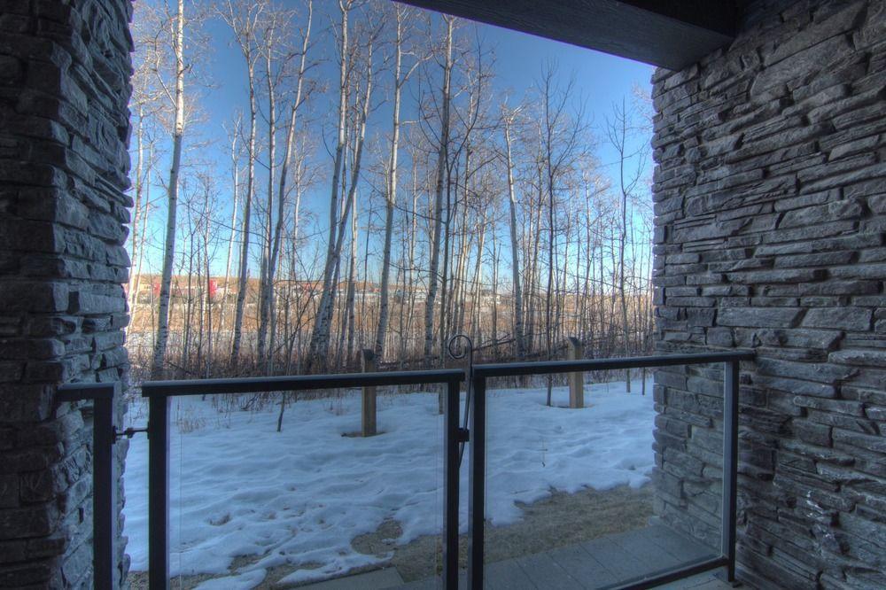 Pinnacle Inn & Suites Aspen YYC Esterno foto