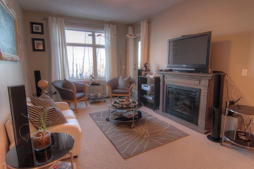 Pinnacle Inn & Suites Aspen YYC Esterno foto