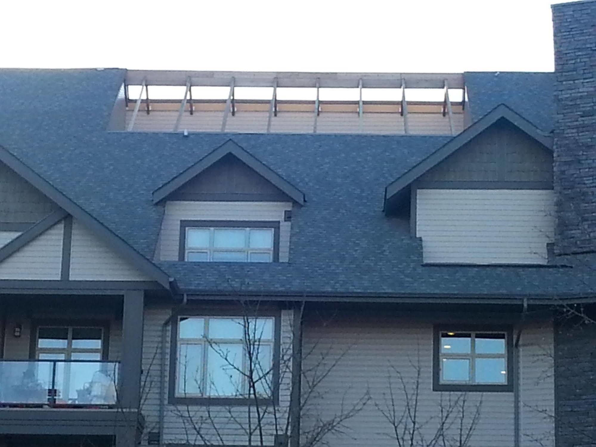 Pinnacle Inn & Suites Aspen YYC Esterno foto