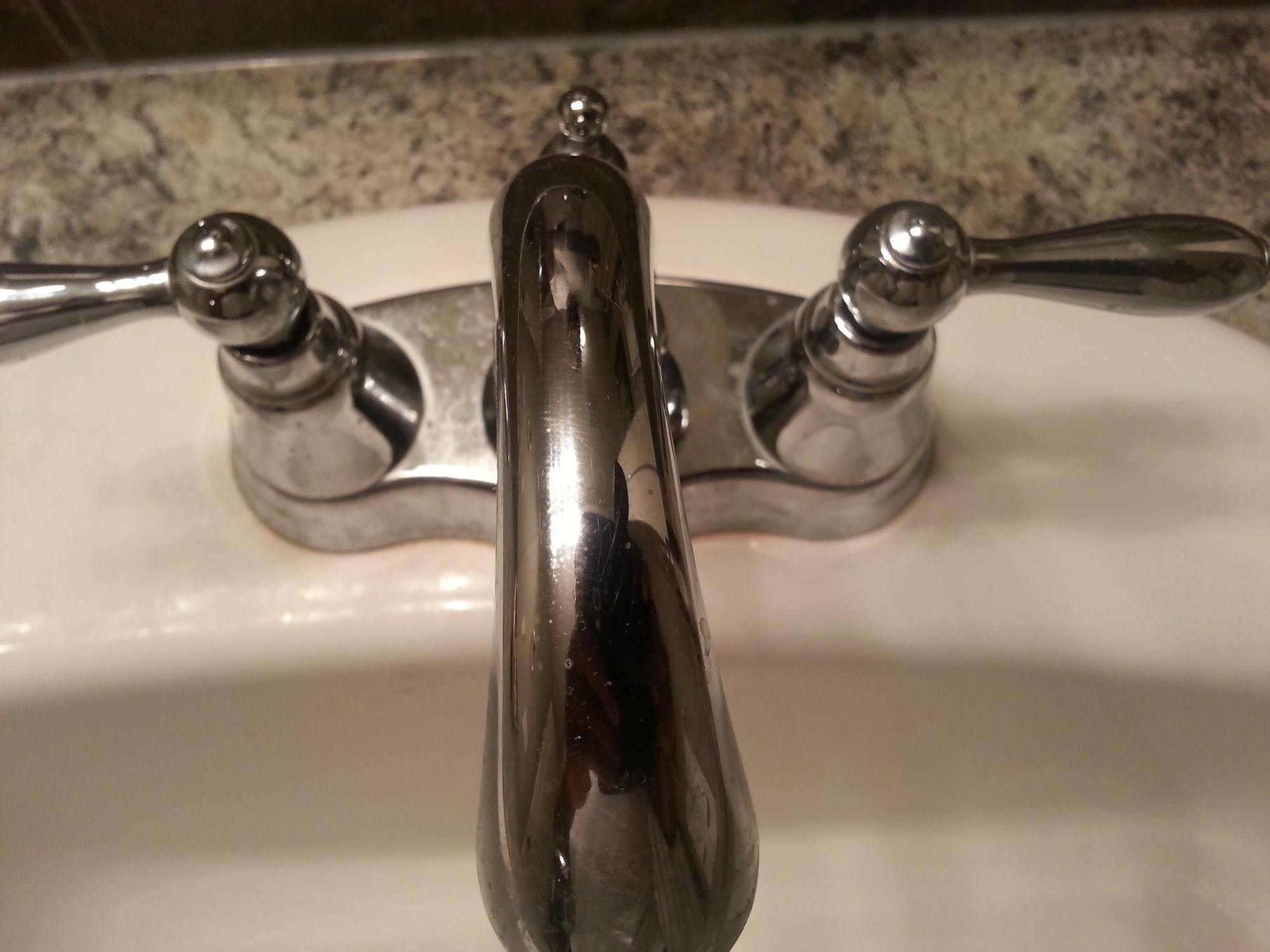 Pinnacle Inn & Suites Aspen YYC Esterno foto