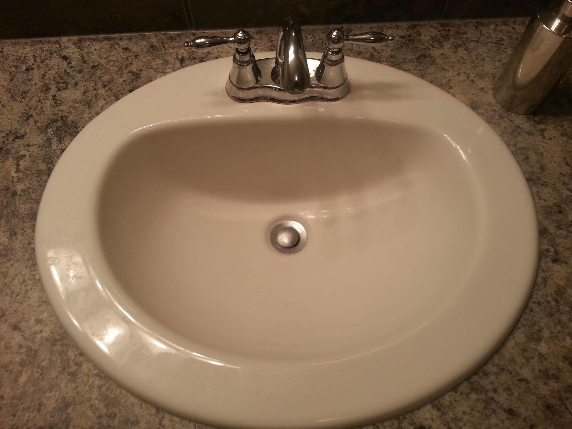 Pinnacle Inn & Suites Aspen YYC Esterno foto