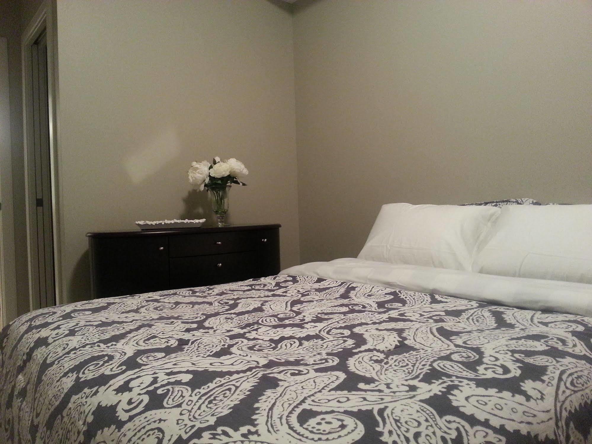 Pinnacle Inn & Suites Aspen YYC Esterno foto